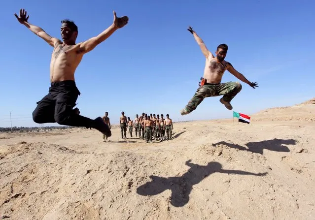 Shi'ite fighters, who have joined the Iraqi army to fight against militants of the Islamic State, take part in field training in the desert in Najaf, south of Baghdad, february 1, 2015. (Photo by Alaa Al-Marjani/Reuters)