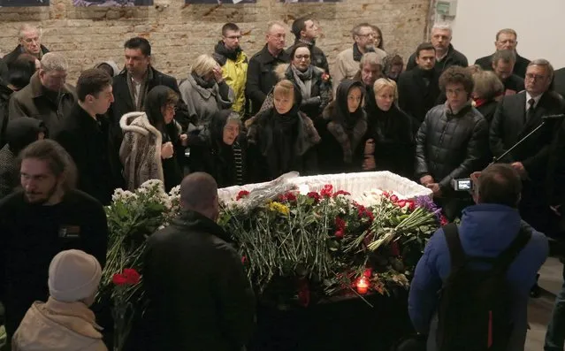 Mourners, including Dina Eidman (3rd L, front), mother of Russian leading opposition figure Boris Nemtsov, attend a memorial service before the funeral of Boris Nemtsov in Moscow, March 3, 2015. Several hundred Russians, many carrying red carnations, queued on Tuesday to pay their respects to Nemtsov, the Kremlin critic whose murder last week showed the hazards of speaking out against Russian President Vladimir Putin. REUTERS/Maxim Zmeyev 