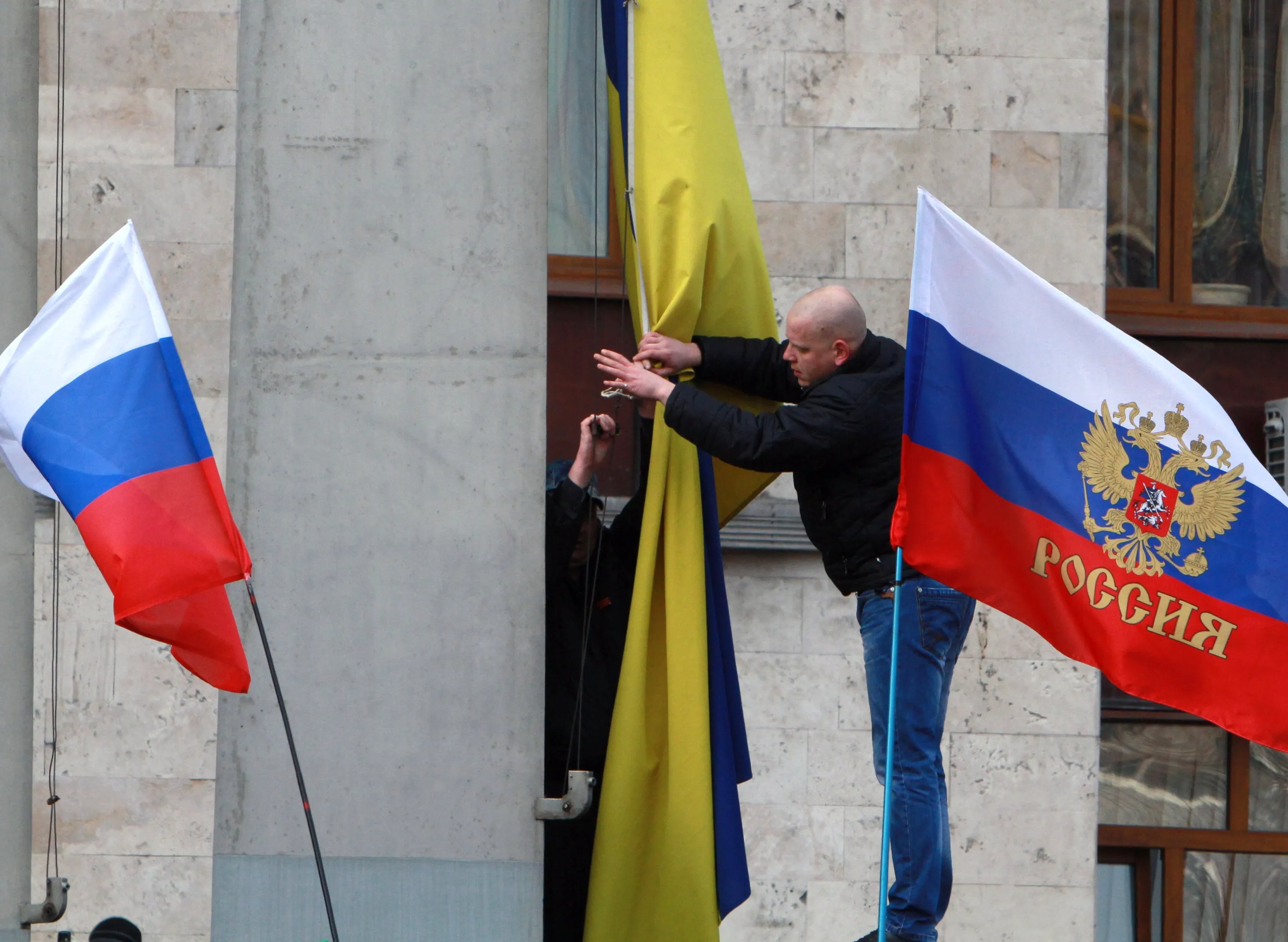Украинские риа новости. Российский флаг на Украине. Русский и украинский флаг. Украина – это Россия.