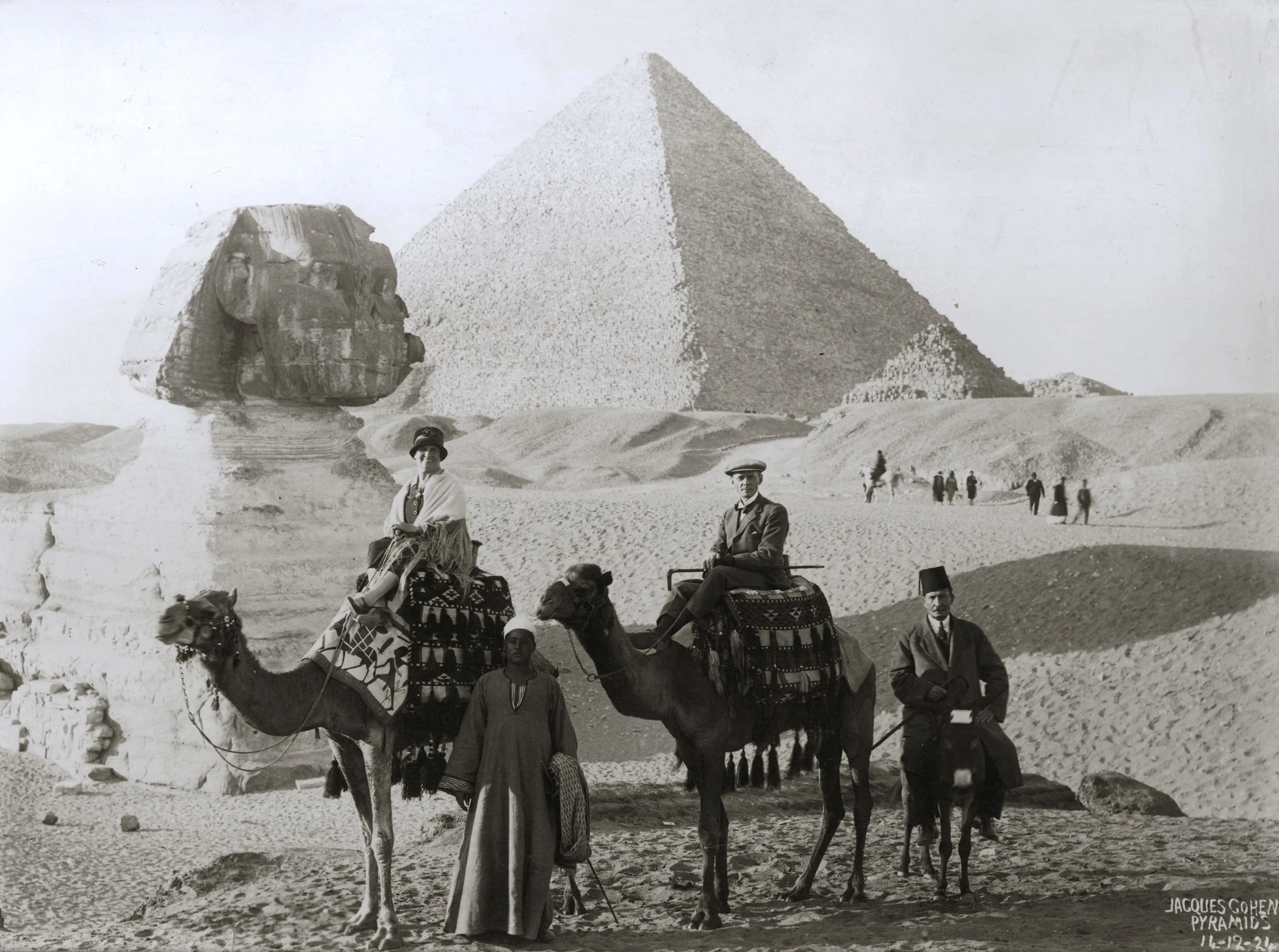 Египет в начале июня. Сфинкс древнего Египта Наполеон. Сфинкс Египет 19 век. Гизы, Египет, XIX век. Пирамиды в Египте.