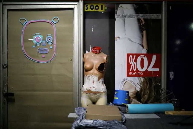 A broken mannequin is seen next to an artist's studio at the Central Bus Station in Tel Aviv, Israel on January 19, 2019. (Photo by Corinna Kern/Reuters)