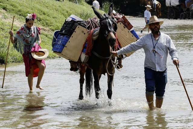 Religious faithful cross the Guadalquivir river on their pilgrimage to the El Rocio hermitage, near Aznalcazar, Spain, 03 June 2025. Approximately one million people from across Spain make the journey to pay homage to Our Lady of Rocio each year. (Photo by Jose Manuel Vidal/EPA/EFE)