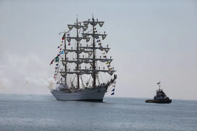 Mexico's naval training ship ARM Cuauhtemoc fires a cannon during its arrival at Puerto Quetzal, Guatemala, November 4, 2015. The training ship arrived at Guatemala from Nicaragua following seven months out at sea, according to the Mexican embassy in Guatemala. (Photo by Jorge Dan Lopez/Reuters)