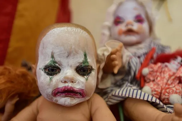 An open house known as “The Doll Asylum” in Portland, Oregon on October 23, 2016. Mark Williams and his wife Heidi Loutzenhiser love halloween so much they fill their home with over 1,000 creepy dolls before opening it up for the public to enjoy over the halloween season. (Photo by ddp USA/Rex Features/Shutterstock)