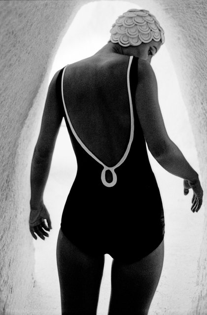 Horvat’s oeuvre is eclectic, taking in reportage, fashion, landscape and portrait photography, along with street shots and studies of art and nature. Here: Bathing Suit (for British Harpers Bazaar), 1965. (Photo by Frank Horvat/The Guardian)
