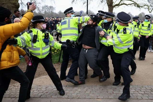 Police officers detain a demonstrator in Hyde Park during a protest against the lockdown, amid the spread of the coronavirus disease (COVID-19), in London, Britain on March 20, 2021. (Photo by Henry Nicholls/Reuters)