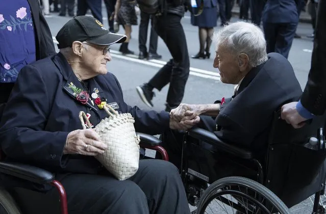 Veterans chat ahead of the Anzac Day parade in Sydney, Australia, Sunday, April 25, 2021. Australians and New Zealanders paid tribute to their war dead Sunday as both nations prepared to withdraw from their longest war in Afghanistan. (Photo by Mark Baker/AP Photo)