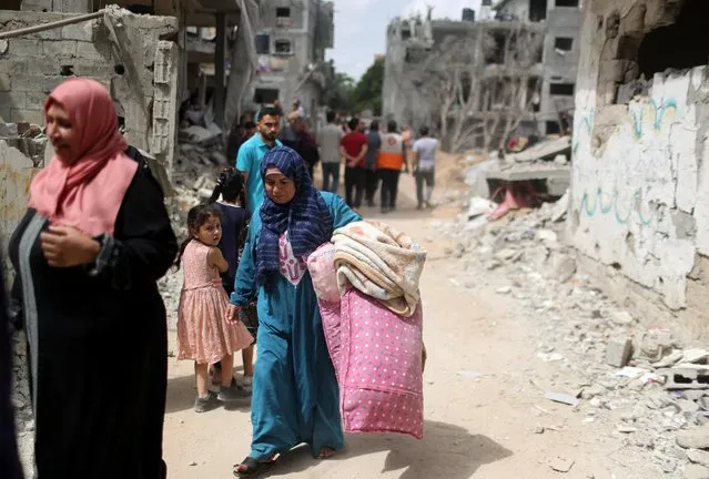 Palestinians return to their destroyed houses following Israel- Hamas truce, in Beit Hanoun in the northern Gaza Strip, May 21, 2021. (Photo by Mohammed Salem/Reuters)