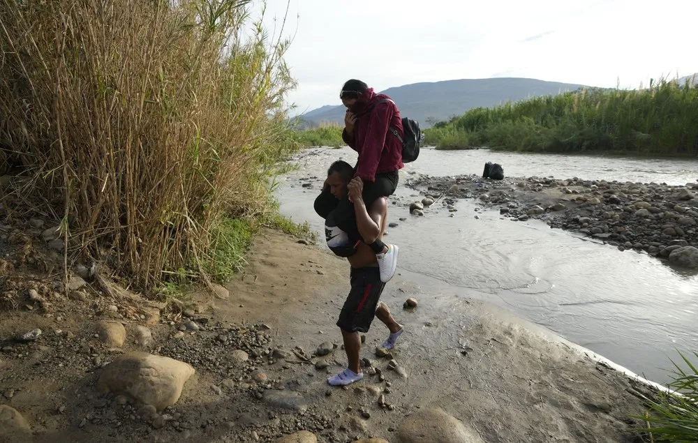 Pictures of the Year 2022, Part 111-1/163