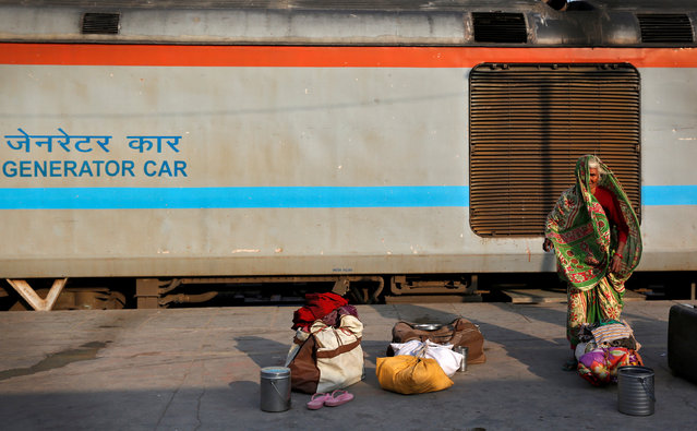 A woman waits on a platform as a train is unloaded in a railway station in New Delhi, India February 1, 2017. (Photo by Cathal McNaughton/Reuters)