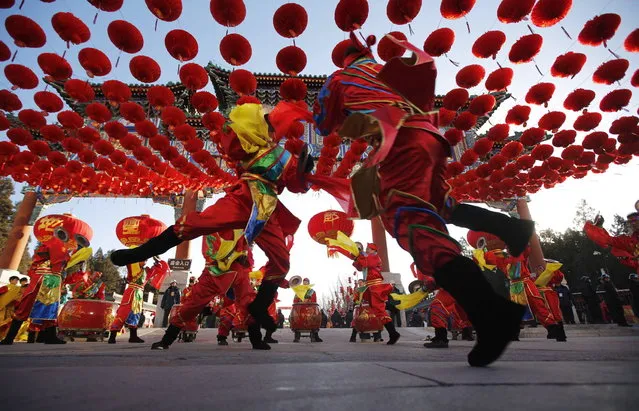 Traditional dancers perform during the opening of the temple fair for the Chinese New Year celebrations at Ditan Park, also known as the Temple of Earth, in Beijing January 30, 2014. (Photo by Kim Kyung-Hoon/Reuters)