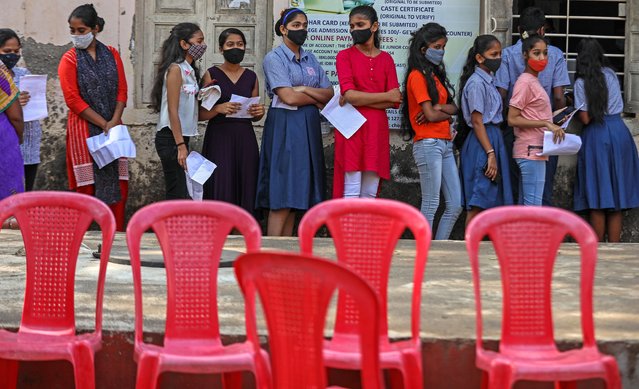 Indian students wait for their turn to get a COVID-19 vaccine shot at Chogle High School in Borivali, in Mumbai, India, 17 January 2022. India recorded 2,71,202 fresh COVID-19 infections and 7,743 Omicron variant cases in the last 24 hours. (Photo by Divyakant Solanki/EPA/EFE)