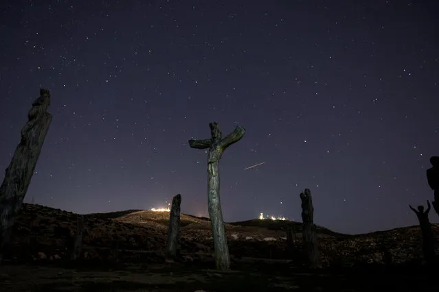 Wooden statues, part of the outdoor exhibition “The Park of Souls” by Greek artist Spyridon Dasiotis, are seen on Mount Parnitha, near Athens, Greece, January 31, 2019. (Photo by Alkis Konstantinidis/Reuters)