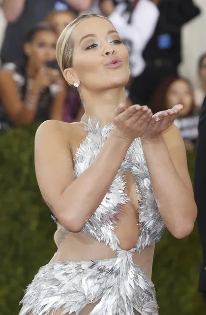 Singer Rita Ora blows a kiss as she arrives at the Metropolitan Museum of Art Costume Institute Gala (Met Gala) to celebrate the opening of “Manus x Machina: Fashion in an Age of Technology” in the Manhattan borough of New York, May 2, 2016. (Photo by Eduardo Munoz/Reuters)