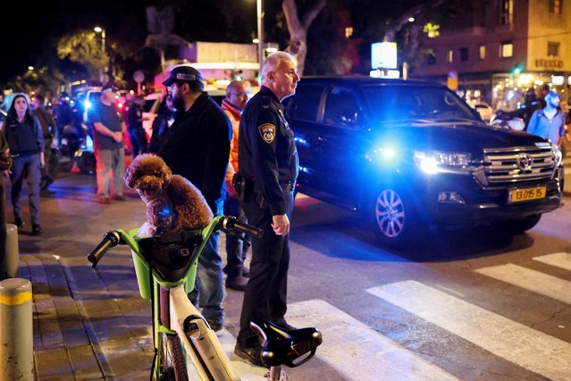 Israeli security personnel work at the scene of a shooting attack in central Tel Aviv, Israel on March 9, 2023. (Photo by Nir Elias/Reuters)