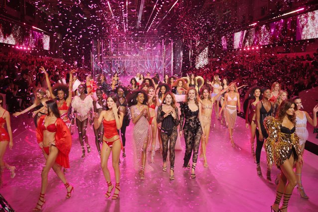 Carla Bruni, Bella Hadid, Vittoria Ceretti, Eva Herzigova and models walk the runway during the 2024 Victoria's Secret Fashion Show in New York City, U.S., October 15, 2024. (Photo by Andrew Kelly/Reuters)