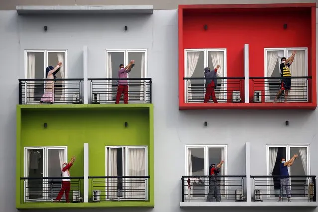 Patients exercise on the balconies at a training center, which has been converted into a quarantine house, in Tangerang, on the outskirts of Jakarta, Indonesia, amid the coronavirus disease (COVID-19) outbreak, May 28, 2020. (Photo by WIlly Kurniawan/Reuters)