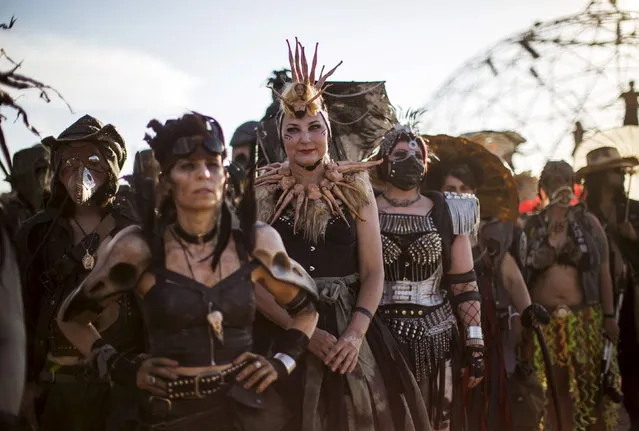 Enthusiasts wear costumes during the Wasteland Weekend event in California City, California September 26, 2015. The four-day event has a post-apocalyptic theme and is inspired by the Mad Max movie franchise. (Photo by Mario Anzuoni/Reuters)