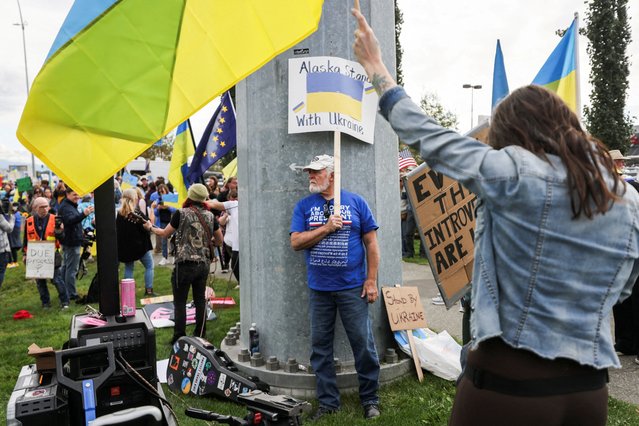 Demonstrators hold placards and flags during a protest in solidarity with Ukraine, ahead of the meeting between U.S. President Donald Trump and Russian President Vladimir Putin, in Anchorage, Alaska, U.S., August 14, 2025. (Photo by Nathaniel Wilder/Reuters)