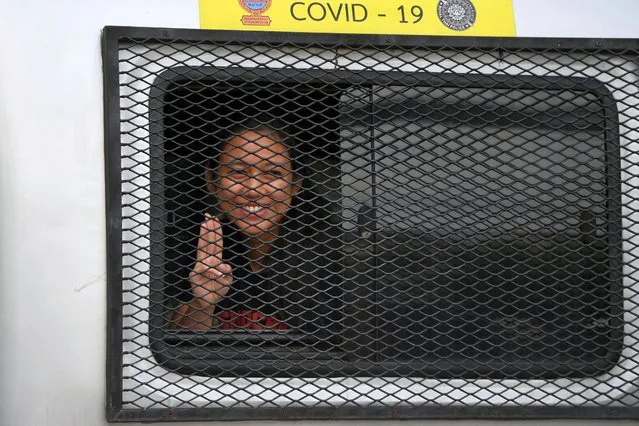 One of Thailand's protest leaders, Patsaravalee “Mind” Tanakitvibulpon arrives at the court after she was arrested in Bangkok, Thailand on October 22, 2020. (Photo by Chalinee Thirasupa/Reuters)