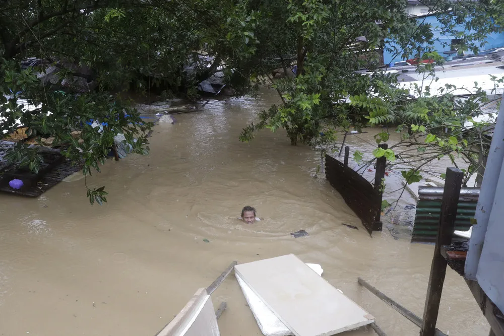 Typhoon Vamco hits the Philippines