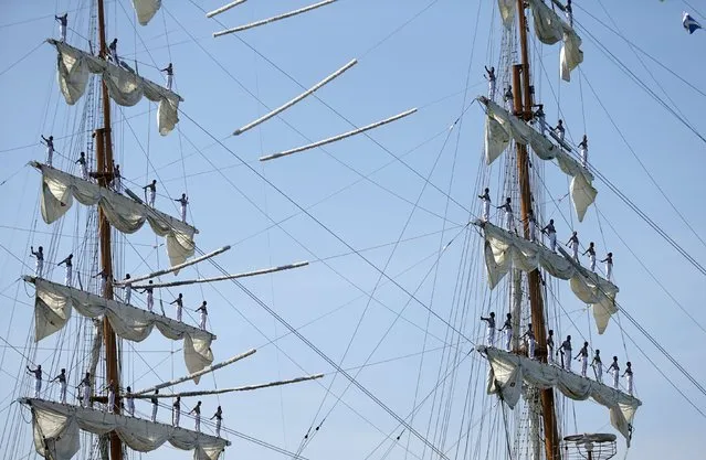 Sailors stand on the mast during the arrival of Mexico's naval training ship ARM Cuauhtemoc in Puerto Quetzal, Guatemala, November 4, 2015. (Photo by Jorge Dan Lopez/Reuters)