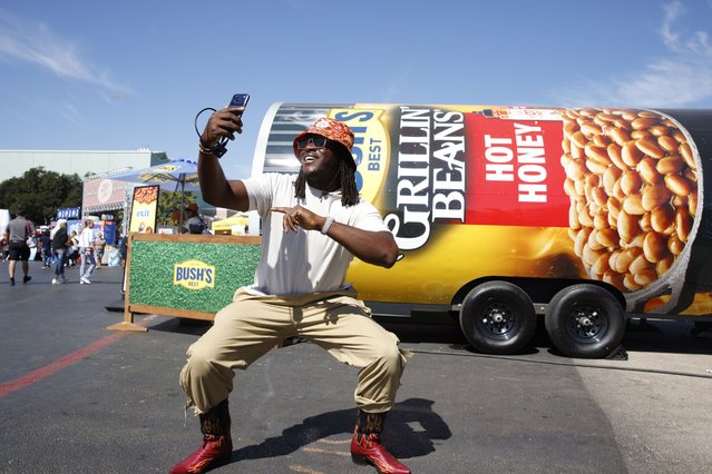 Jamaal Charles, Texas Longhorns and NFL icon, brings the flair and flavor in his Bush’s BeanBQ Boots to the Texas State Fair on Saturday October 11, 2025 – tailgate ahead of the heated Red River Rivalry matchup. (Photo by Bush’s® Beans)