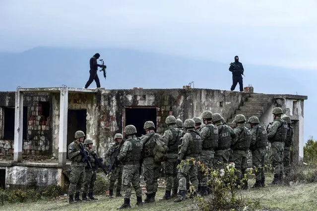 Kosovo Security Force and and US soldiers take part in a field exercise in the village of Nashec near the town of Prizren on October 27, 2016. Eight members of the KSF’s Rapid Reaction Brigade have been awarded a gold medal in the British Army’s prestigious and extremely challenging patrolling and military skills exercise known as the “Cambrian Patrol”. (Photo by Armend Nimani/AFP Photo)