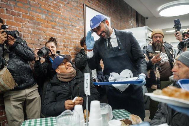 New York City Mayor-elect Zohran Mamdani (R) serves food in a soup kitchen in the Bronx borough of New York, New York, USA, 17 November 2025. Mamdani's visit comes as New York City grapples with food insecurity affecting nearly 1.8 million residents who rely on federal SNAP benefits, with the program recently disrupted after federal funds were temporarily halted in early November. (Photo by Olga Federova/EPA)