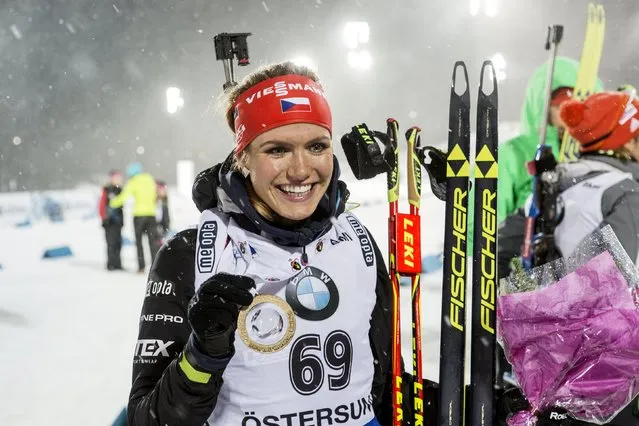 Winner Gabriela Soukalova of Czech Republic poses with her medal after the women's 7.5km sprint competition at the IBU Biathlon World Cup in Ostersund, Sweden, on December 5, 2015. Soukalova won the event. (Photo by Christine Olsson/Reuters/TT News Agency)