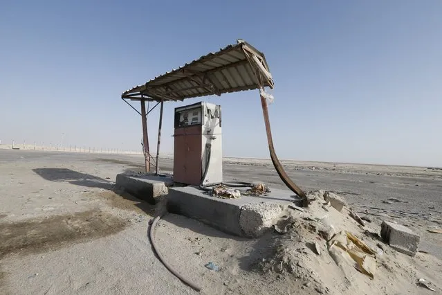 An old fuel pump is seen during early hours in a desert near the village of Sila, at the border with United Arab Emirates, south of the Eastern province of Khobar, Saudi Arabia January 29, 2016. (Photo by Hamad I. Mohammed/Reuters)