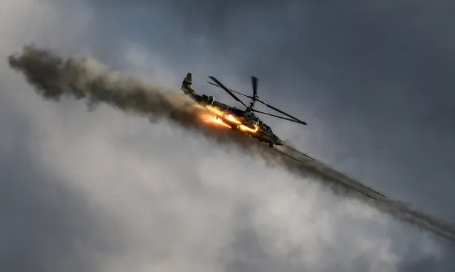 A Kamov Ka-52 Alligator helicopter takes part in a dynamic exposition at the International Military Technical Forum “Army 2018” in Patriot Park in Alabino, Moscow region, Russia, 21 August 2018. About 1,200 Russian defense companies and weapon manufacturers take part in the event, displaying an estimated 26,000 pieces of weaponry and military equipment, ranging from helicopters and fighter jets to tanks and small arms, the organizers said. (Photo by Sergei Ilnitsky/EPA/EFE)