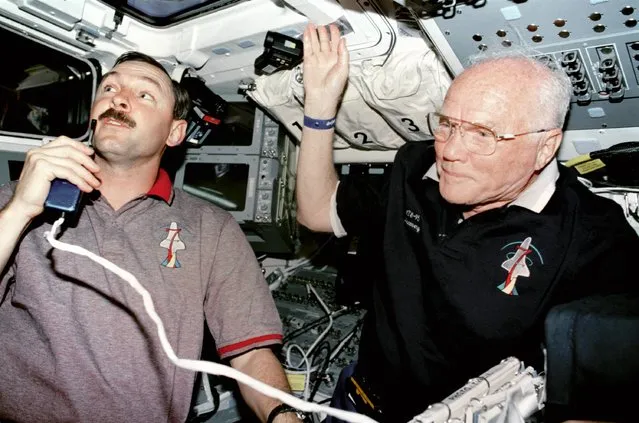 STS-95 mission Commander Curtis Brown (L) and Payload Specialist John Glenn conduct a news conference on the aft flight deck of the Space Shuttle Discovery in this NASA handout image dated November 1, 1998. (Photo by Reuters/NASA)