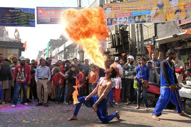 A dancer performs a fire breathing act during a procession to mark the 669th anniversary of the birth of Hindu Guru Bawa Lal Dayal in Amritsar on February 9,2024. (Photo by Narinder Nanu/AFP Photo)