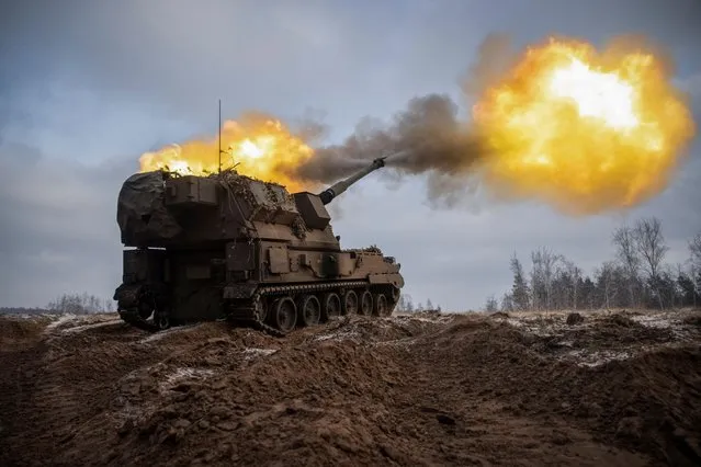 Ukrainian servicemen fire a Polish self-propelled howitzer Krab toward Russian positions, amid Russia's attack on Ukraine, on a frontline in Donetsk region, Ukraine on January 17, 2023. (Photo by Oleksandr Ratushniak/Reuters)