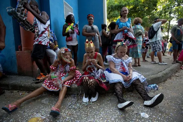 Costumed patients from the Nise da Silveira Mental Health Institute wait for the start of their Carnival parade, coined in Portuguese: “Loucura Suburbana”, or Suburban Madness, in the streets of Rio de Janeiro, Brazil, Thursday, February 23, 2017. Patients, their relatives and institute workers held their parade one day before the official start of Carnival. (Photo by Silvia Izquierdo/AP Photo)