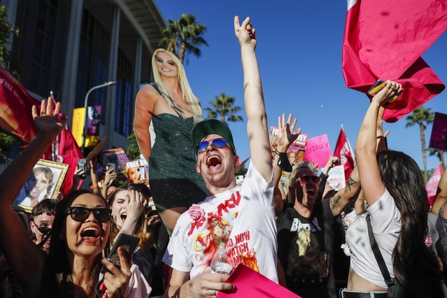 Confetti falls as people cheer upon hearing the news that Britney Spears’ conservatorship has been terminated, at the Stanley Mosk Courtho​use in Los Angeles, California, USA, 12 November 2021. (Photo by Caroline Brehman/EPA/EFE)