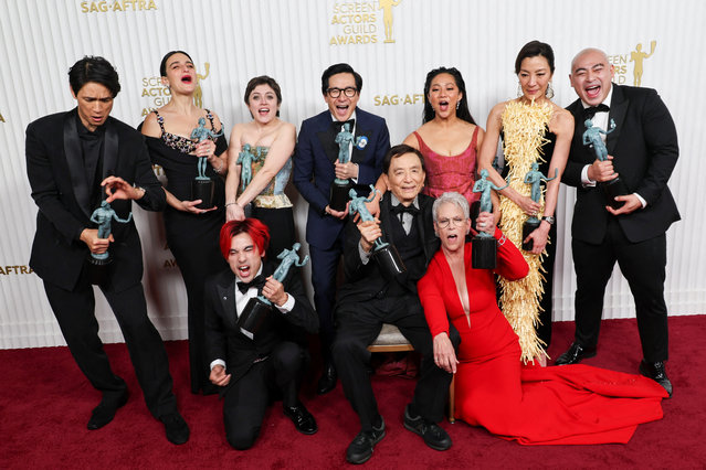 Members of the cast of “Everything Everywhere All at Once” Harry Shum Jr., Jenny Slate, Andy Le, Tallie Medel, Ke Huy Quan, James Hong, Stephanie Hsu, Jamie Lee Curtis, Michelle Yeoh and Brian Le, pose with the award for Outstanding Performance  by a Cast in a Motion Picture during the 29th Screen Actors Guild Awards at the Fairmont Century Plaza Hotel in Los Angeles, California, U.S., February 26, 2023. (Photo by Aude Guerrucci/Reuters)