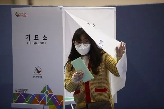 A South Korean woman wears a mask and plastic gloves cast her vote in a polling station on the Parliamentary election amid the coronavirus outbreak on April 15, 2020 in Seoul, South Korea. Parliamentary voting started at local polling stations across South Korea prior to the election. A total of 300 lawmakers will be elected to the four-year term, with 253 of them to be selected through direct elections and the remaining 47 assigned via proportional representation. A total of 1,110 candidates are competing for the 253 seats. South Korea has called for expanded public participation in social distancing, as the country witnesses a wave of community spread and imported infections leading to a resurgence in new cases of COVID-19. According to the Korea Center for Disease Control and Prevention, 27 new cases were reported. The total number of infections in the nation tallies at 10,591. (Photo by Chung Sung-Jun/Getty Images)