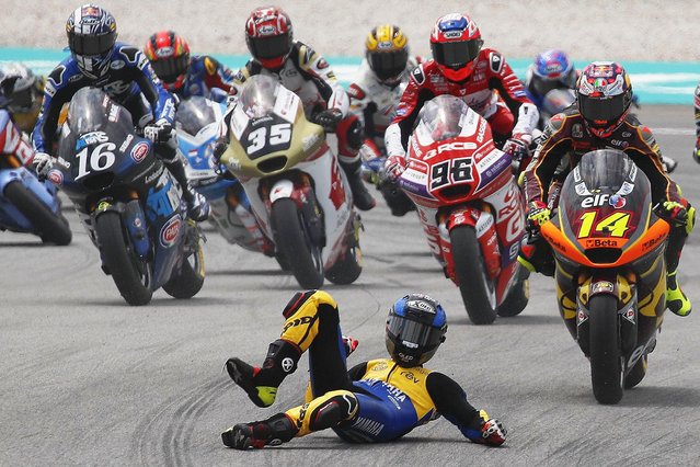 Spanish Moto2 Rider Manuel Gonzalez of Correos Prepago Yamaha VR46 Team falls during Moto2 class race of the Malaysia Motorcycling Grand Prix 2023 in Petronas Sepang International Circuit, Malaysia on November 12, 2023. (Photo by Fazry Ismail/EPA/EFE)