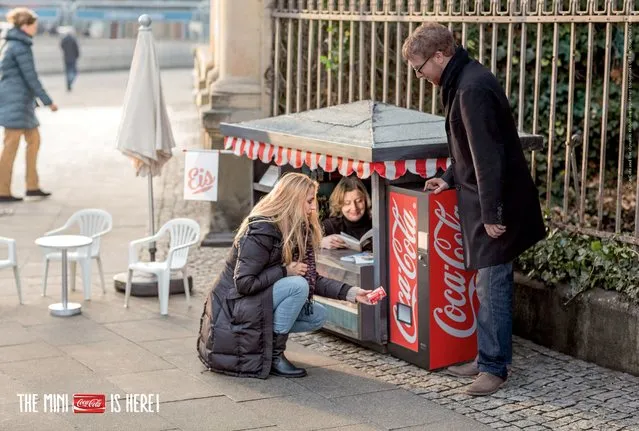  Mini Coca-Cola In Mini Kiosk