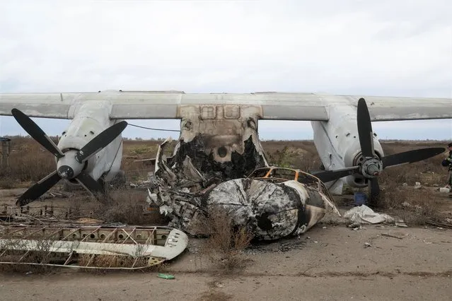A view shows a destroyed Antonov An-24 aircraft at a compound of an international airport after Russia's retreat from Kherson, in Chornobaivka, outside of Kherson, Ukraine on November 16, 2022. (Photo by Valentyn Ogirenko/Reuters)