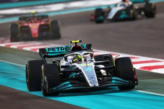 Lewis Hamilton of Great Britain driving the (44) Mercedes AMG Petronas F1 Team W13 runs wise during the F1 Grand Prix of Abu Dhabi at Yas Marina Circuit on November 20, 2022 in Abu Dhabi, United Arab Emirates. (Photo by Mark Thompson/Getty Images)