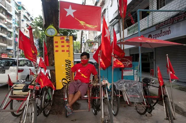 A trishaw driver wearing a protective face mask waits for customers while he campaigns for the National League for Democracy (NLD) party amid the coronavirus disease (COVID-19) spread, in Yangon, Myanmar, October 5, 2020. (Photo by Shwe Paw Mya Tin/Reuters)