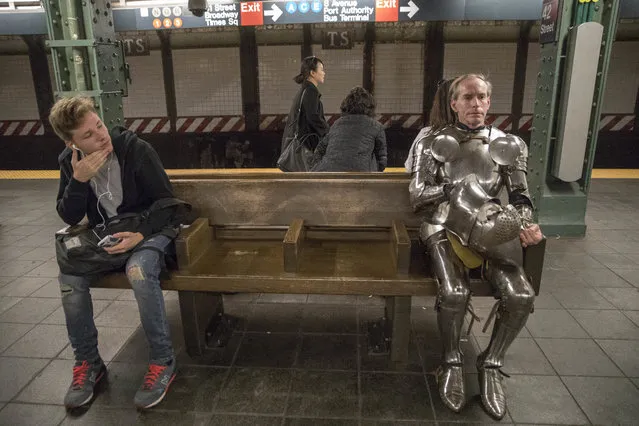 Metalsmith James Gillaspie wears a medieval armor he made while waiting for the subway at the Times Square station on the way to Comic Con, Friday, October 7, 2016, in New York. The event runs through Oct. 9th at the Javitz Center and the Hammerstein Ballroom. (Photo by Mary Altaffer/AP Photo)