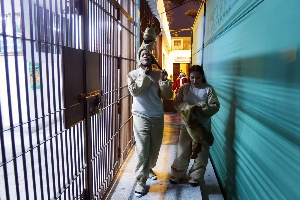 Christmas Celebrations at Female Prison in Peru