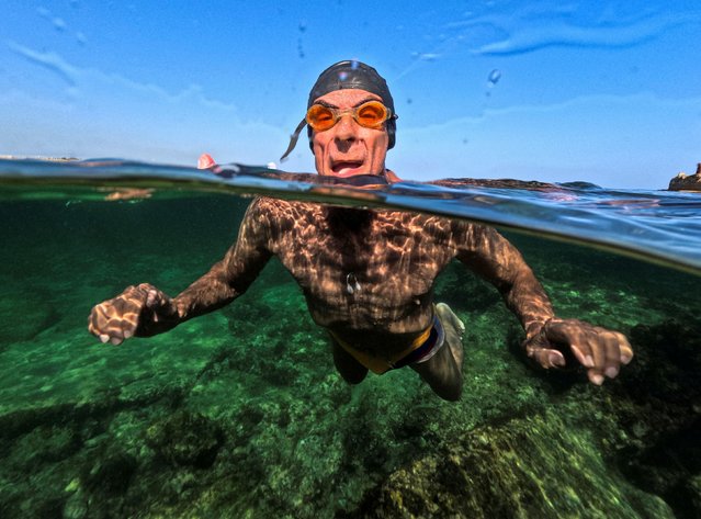 Cuban pensioner Lazaro Diaz, 75, a member of the Juventud Acumulada swimming club, swims in Havana on May 17, 2025. Juventud Acumulada (Forever Young) is a swimming club in Cuba's capital open to swimmers of all ages, but most closely associated with its old-timers, who fly its colors at competitions across the island. (Photo by Yamil Lage/AFP Photo)