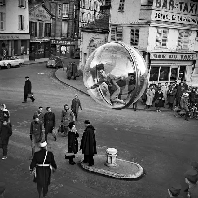 “Paris 1963” – Harper's Bazaar “Bubble” Spring Collection. (Photo by Melvin Sokolsky)