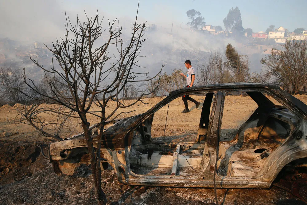 Huge Wildfire Burns Homes in Chile's Valparaiso