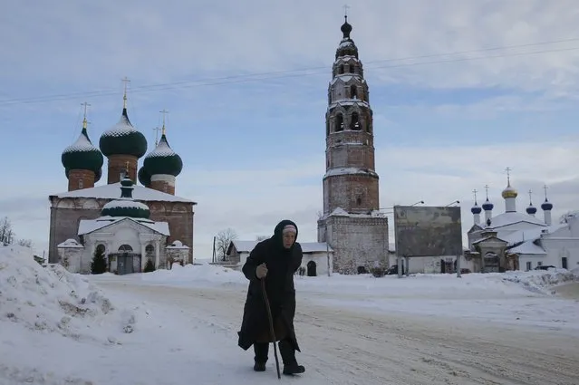A woman walks past the Church of the Nativity and the Church of the Intercession of the Holy Virgin in the village of Velikoye, Yaroslavl region, Russia January 18, 2017. (Photo by Maxim Shemetov/Reuters)